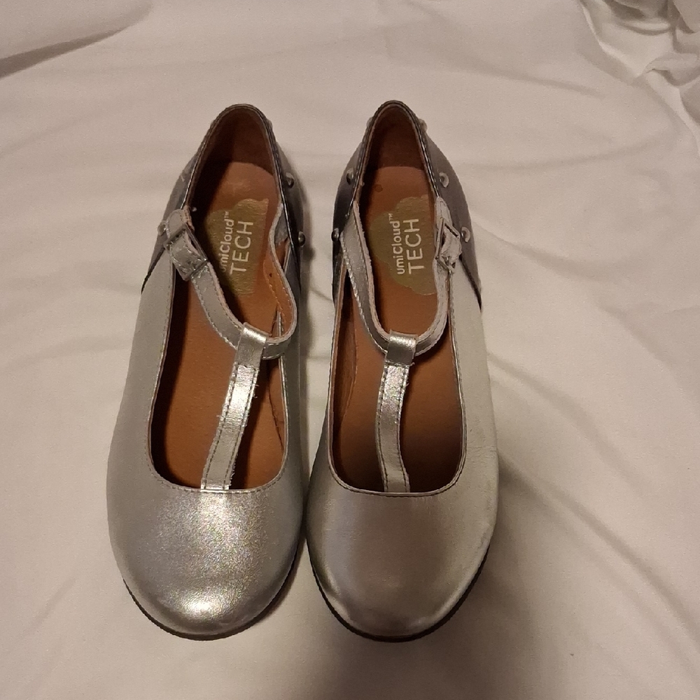 Umi Cloud Tech Shiny Silver Patent Kids Mary Janes Studded Shoes Size 37